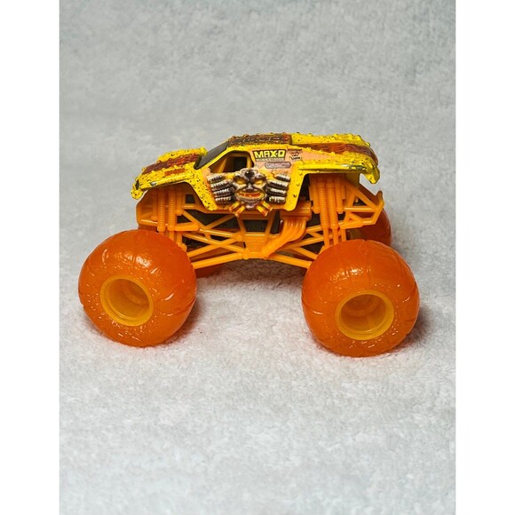 Hot Wheels Monster Jam Maximum Destruction Max D Truck 1:64 EARTH Vs Surf EUC - Picture 2 of 5